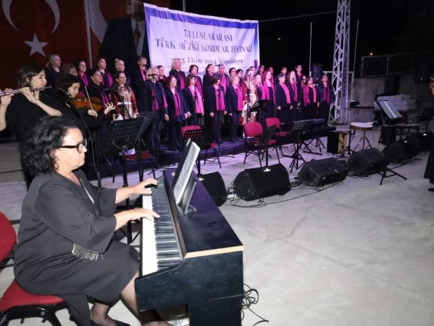 7. ULUSLARARASI TÜRK MÜZİĞİ KOROLAR FESTİVALİ AVANOS'TA GERÇEKLEŞTİRİLDİ.