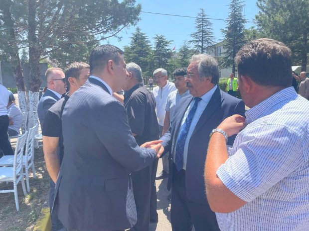 Nevşehir İl Özel İdaresi tarafından düzenlenen “Sezon Açılışı ve Araç Tanıtım Programı”, yoğun bir katılımla İl Özel İdaresi yerleşkesinde gerçekleştirildi.