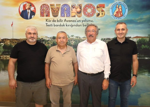 Belediye Başkanımız Mustafa Kenan Sarıtaş'ı ziyarete gelen hemşehrilerimize nazik ziyaretleri için teşekkür ederiz.