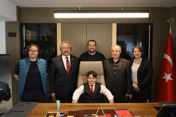 23 Nisan Ulusal Egemenlik ve Çocuk Bayramı kapsamında, Belediye Başkanımız Sayın Mustafa Kenan Sarıtaş, başkanlık koltuğunu sembolik olarak çocuklara devretti.