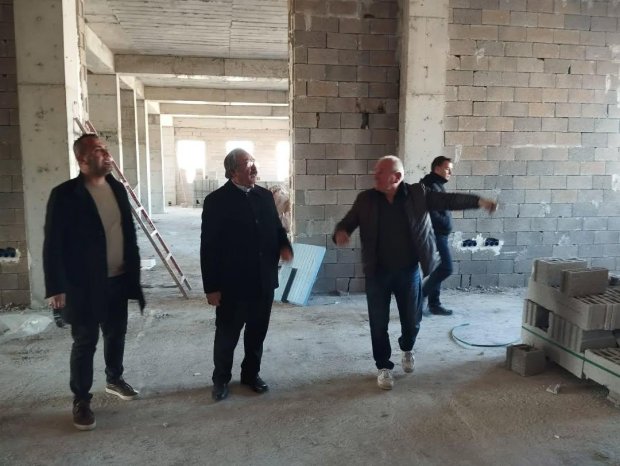 Belediye Başkanımız Sayın Mustafa Kenan Sarıtaş, inşaatı devam eden Avanos Hükümet Konağı çalışmalarını, inşaat sahasını gezerek yerinde inceledi ve çalışanlarla sohbet ederek kolaylıklar diledi.