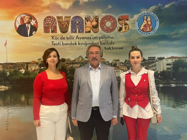 Nevşehir MBA Okulları Kampüs Müdürü Sayın Özge Mollaoğlu ve Sayın Büşra Mercan Arı, Belediye Başkanımız Sayın Mustafa Kenan Sarıtaş’ı makamında ziyaret ettiler.