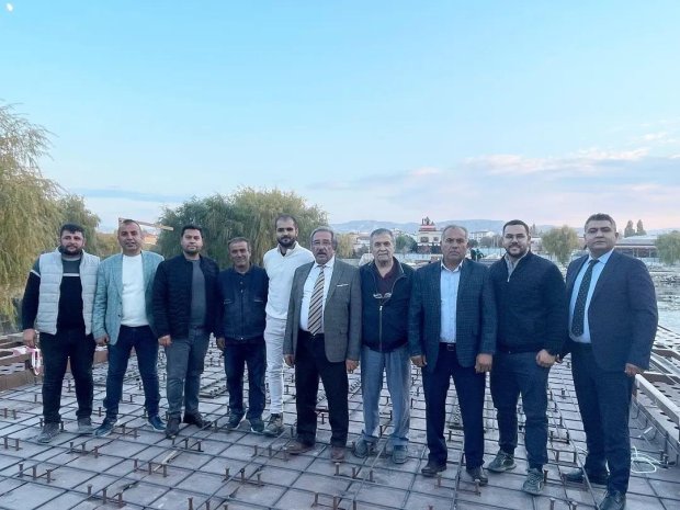 Belediye Başkanımız Mustafa Kenan Sarıtaş çelik konstrüksiyon montaj çalışmaları bugün sona eren Tarihi Taş Köprü’müzde devam eden çalışmaları inceleyip, vatandaşlarımızla sohbet etti.