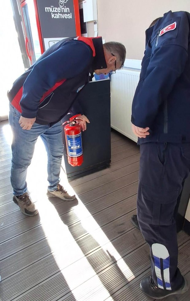 Belediyemiz Zabıta Müdürlüğü ekipleri, ilçemiz genelindeki işyerlerinde denetim çalışmaları yapıyor.