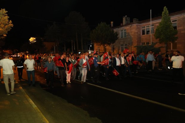 15 TEMMUZ DEMOKRASİ VE MİLLÎ BİRLİK GÜNÜ, İLÇEMİZDE BÜYÜK BİR COŞKU VE ANLAM YÜKLÜ BİR PROGRAMLA ANILDI
