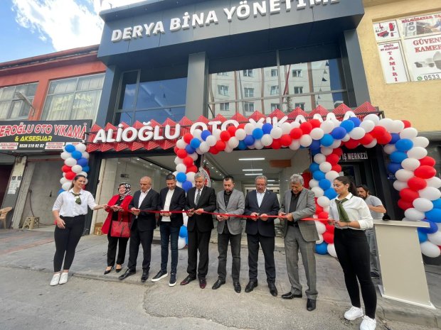 Belediye Başkanımız Sayın Mustafa Kenan Sarıtaş, ilçemizin kilit parke yol çalışmalarında ekibi ile birlikte büyük emek ve destekleri bulunan, iş insanı Sayın Kasım Tün’ün yeni iş yerinin açılışına katıldı.