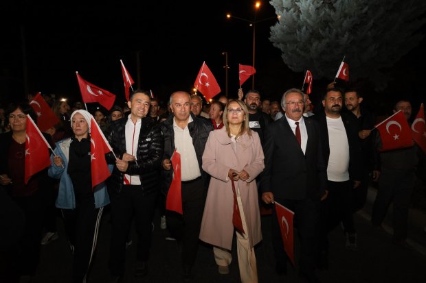29 Ekim Cumhuriyet Bayramı kutlamaları kapsamında, Fener Alayı ve Kortej Yürüyüşü Gerçekleştirildi