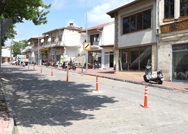 Fen işleri müdürlüğü ekiplerimiz, ilçemizin bir çok noktasında çalışmalarını aralıksız sürdürüyor.