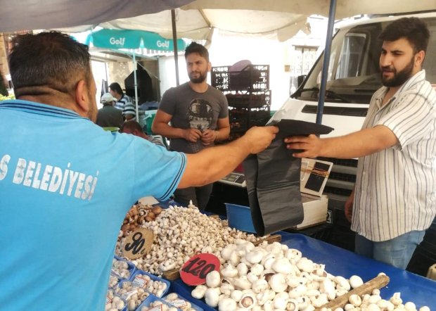 Açık Pazar Yerinde Etiket ve Hijyen Kontrolü Yapıldı