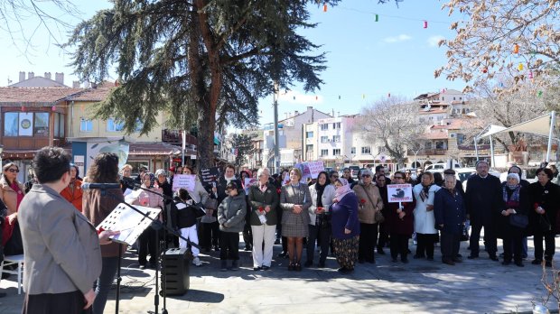 8 MART DÜNYA KADINLAR GÜNÜ KUTLANDI