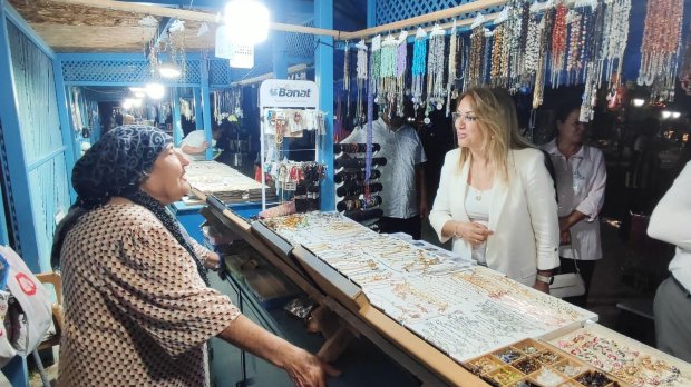Nevşehir Milletvekilimiz Sn. Prof. Dr. Filiz Kılıç, Belediye Başkanımız ile birlikte Avanos Geleneksel Halk Panayırını ve Kadın Emek Stantlarını ziyaret etti.