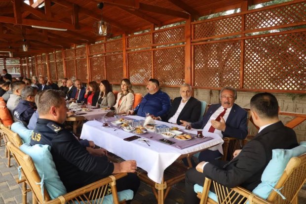 Avanos’ta kurumlar arası resmi bayramlaşma programı gerçekleştirildi.