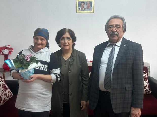 Belediye Başkanımız Sayın Mustafa Kenan Sarıtaş ve kıymetli eşi Sayın Cahide Sarıtaş Hanımefendi, 3 Aralık Dünya Engelliler Günü dolayısıyla ilçemizde ikamet eden engelli vatandaşlarımızı ve ailelerini ziyaret etti.