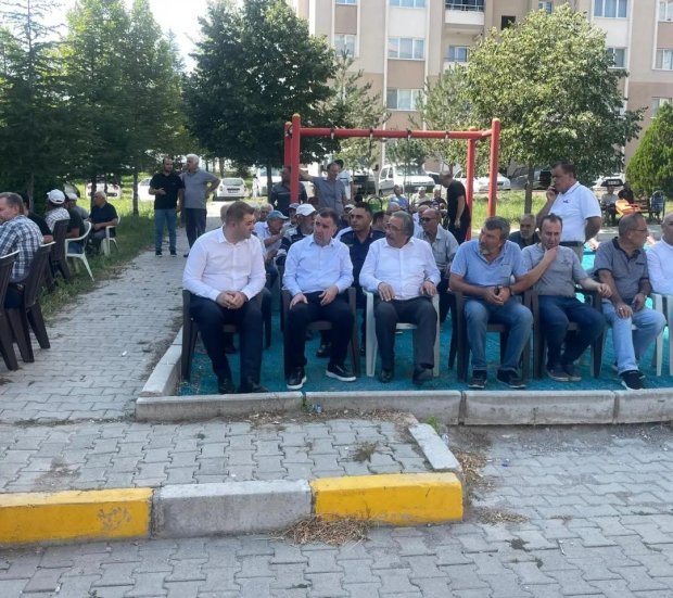 Belediye Başkanımız Mustafa Kenan Sarıtaş, Eski Avanos Kaymakamlarından Bayburt Valisi Sayın Mustafa Eldivan’ın vefat eden kayınbiraderi Ziraat Odası Başkanlığı yapmış emekli Yaşar Köseoğlu’nun cenaze törenine katıldı.