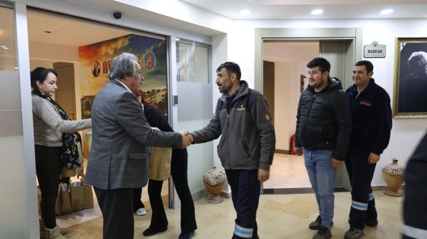 BELEDİYE BAŞKANIMIZ PERSONELLERİMİZİN YENİ YILINI KUTLADI