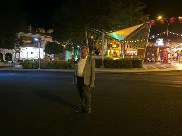 İlçemiz çarşı merkezinde başlattığımız asfalt çalışmalarımızı büyük bir titizlik ve yoğun bir tempoyla sürdürüyoruz.
