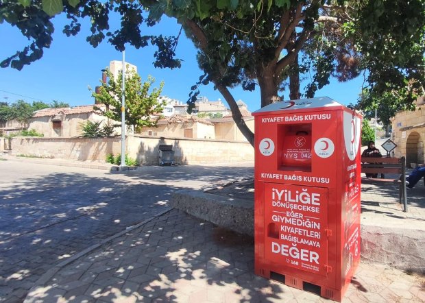Avanos Belediye Başkanlığı, Türk Kızılay Nevşehir Şubesi ve Kızılay Lojiştik işbirliği protokolü kapsamında 8 noktaya kıyafet bağış kutuları yerleştirildi.