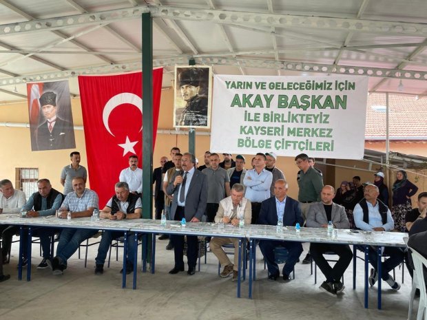 Kayseri Pancar Ekicileri Kooperatifi Yönetim Kurulu Başkanı Sayın Hüseyin Akay, Kayseri Şeker Fabrikası Yönetim Kurulu Başkanı Sayın Hurşit Dede ve beraberindeki yönetim kurulu üyeleri, Belediye Başkanımız Sayın Mustafa Kenan Sarıtaş’ı makamında ziyaret e