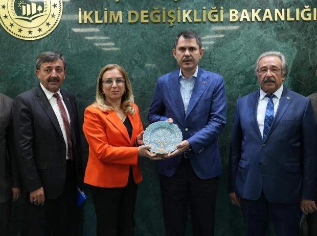Belediye Başkanımız, Nevşehir Milletvekilimiz ve TBMM Grup Başkan Vekili Filiz Kılıç ve Milliyetçi Hareket Partisi Nevşehir belde ve ilçe Belediye Başkanları ile birlikte Çevre, Şehircilik ve İklim Değişikliği Bakanı Murat Kurum ile bir araya geldi.