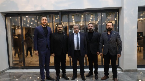 Belediye Başkanımız, Avanos’un yetiştirdiği değerli sinema sanatçısı hemşehrimiz Sayın Dr. Ercan Kesal ile ilçemizde çekimlerine başlanan Kıyıdaki Gölge filminin set ekibini belediyemiz Sosyal Tesislerinde ağırladı.