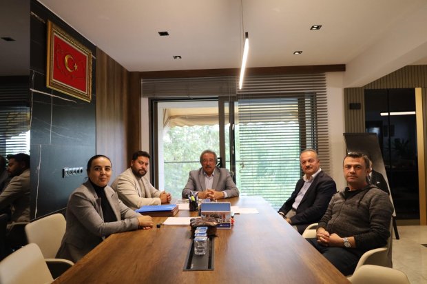 Ahmet Ergün İlköğretim Okulu Müdürü Sayın Celal Talep, Belediye Başkanımız Sayın Mustafa Kenan Sarıtaş’ı makamında ziyaret ettiler.