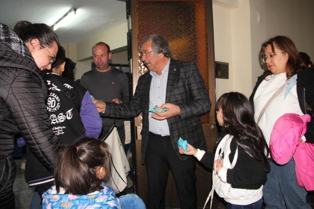 "61. Kütüphane Haftası" etkinlikleri kapsamında düzenlenen animasyon film gösterimi çocukların büyük ilgisi ve yoğun katılımıyla gerçekleştirildi.