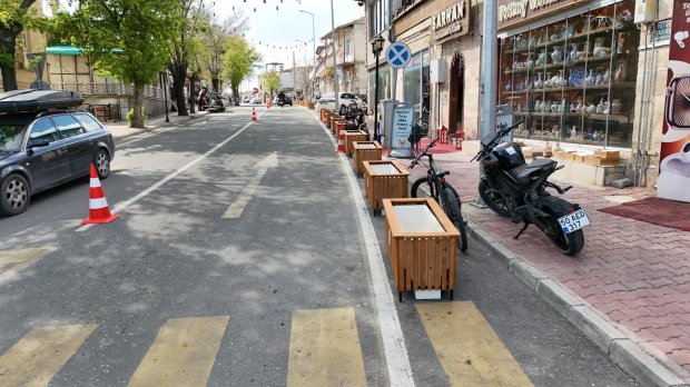 ŞEHİR ESTETİĞİ VE HATALI PARK UYGULAMALARINA YEŞİL DOKUNUŞ, 50 ARAÇLIK YENİ ÜCRETSİZ OTOPARK ALANI HİZMETE SUNULDU