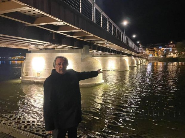 Avanos Tarihi Taş Köprü, aydınlatma çalışmalarının tamamlanmasıyla birlikte göz kamaştıran bir görünüme kavuştu.