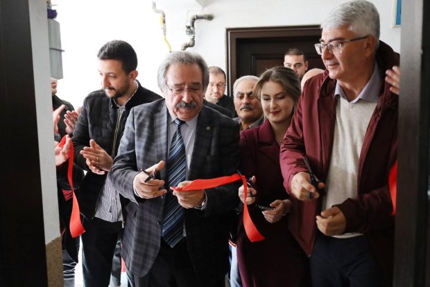 Belediye Başkanımız Sayın Mustafa Kenan Sarıtaş, Diyetisyen Sayın Nimet Yavuz’un işyeri açılışını gerçekleştirdi.