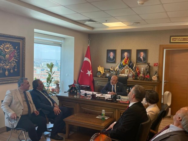 Belediye Başkanımız Sayın Mustafa Kenan Sarıtaş, Milliyetçi Hareket Partisi Nevşehir heyeti ile birlikte, Milliyetçi Hareket Partisi Genel Başkan Yardımcısı ve Ankara Milletvekili Sayın Yaşar Yıldırım Beyefendiye ziyarette bulundu.