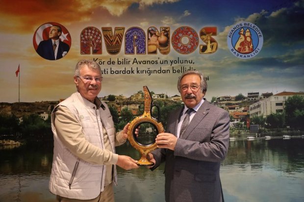 Kayseri Pancar Ekicileri Kooperatifi Yönetim Kurulu Başkanı Sayın Hüseyin Akay, Kayseri Şeker Fabrikası Yönetim Kurulu Başkanı Sayın Hurşit Dede ve beraberindeki yönetim kurulu üyeleri, Belediye Başkanımız Sayın Mustafa Kenan Sarıtaş’ı makamında ziyaret e