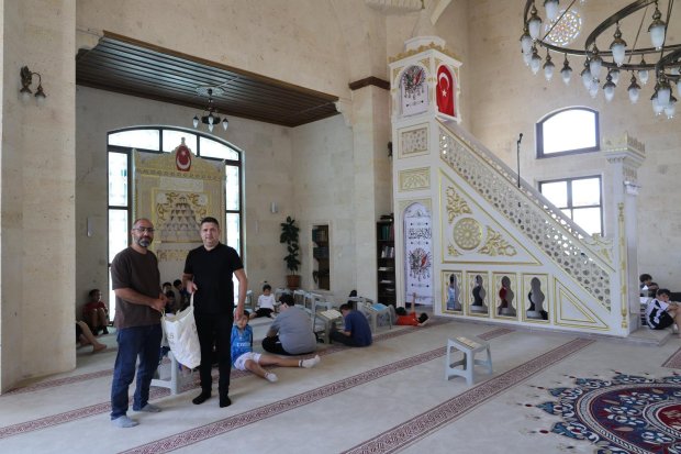 BELEDİYE BAŞKANIMIZDAN KUR'AN KURSU VE MÜZİK KURSU ÖĞRENCİLERİNE HEDİYE SÜRPRİZİ