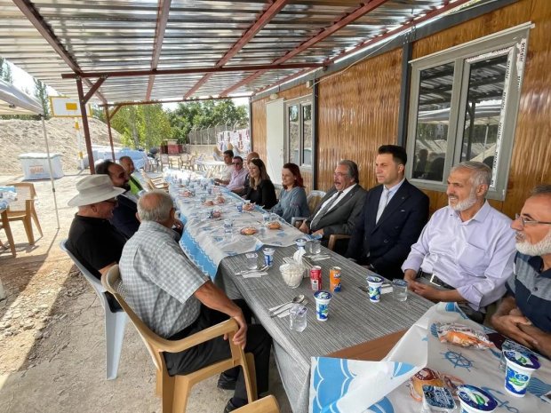 Belediye Başkanımız Mustafa Kenan Sarıtaş, ilçemizin Yeni Hükümet Konağının yapım çalışmalarını yürüten müteahhit firmanın düzenlediği yemeğe katıldı.