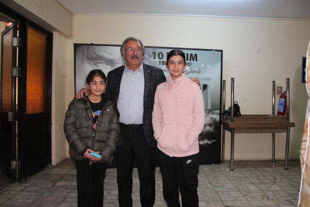"61. Kütüphane Haftası" etkinlikleri kapsamında düzenlenen animasyon film gösterimi çocukların büyük ilgisi ve yoğun katılımıyla gerçekleştirildi.
