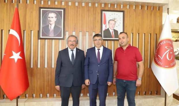 Belediye Başkanımız Mustafa Kenan Sarıtaş, Nevşehir Hacı Bektaş Veli Üniversitesi (NEVÜ) Rektörü Prof. Dr. Semih Aktekin’i makamında ziyaret etti.