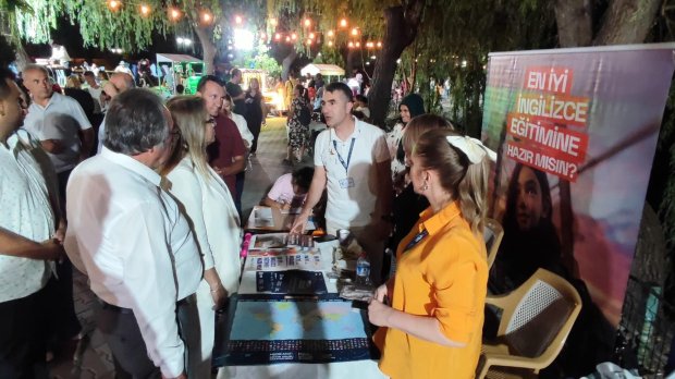 Nevşehir Milletvekilimiz Sn. Prof. Dr. Filiz Kılıç, Belediye Başkanımız ile birlikte Avanos Geleneksel Halk Panayırını ve Kadın Emek Stantlarını ziyaret etti.
