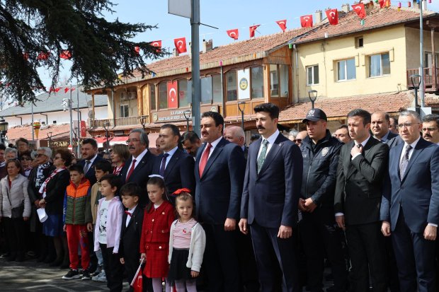 23 NİSAN ULUSAL EGEMENLİK VE ÇOCUK BAYRAMI DOLAYISIYLA ÇELENK TÖRENİ DÜZENLENDİ