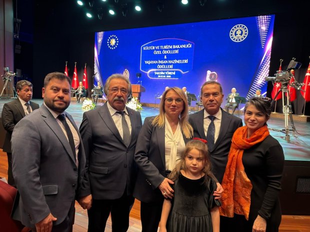 MUSTAFA GÜRAY TÜYSÜZ’E KÜLTÜR VE TURİZM BAKANLIĞI’NDAN “YAŞAYAN İNSAN HAZİNELERİ – YAŞAYAN MİRAS MÜZESİ” ÖZEL ÖDÜLÜ