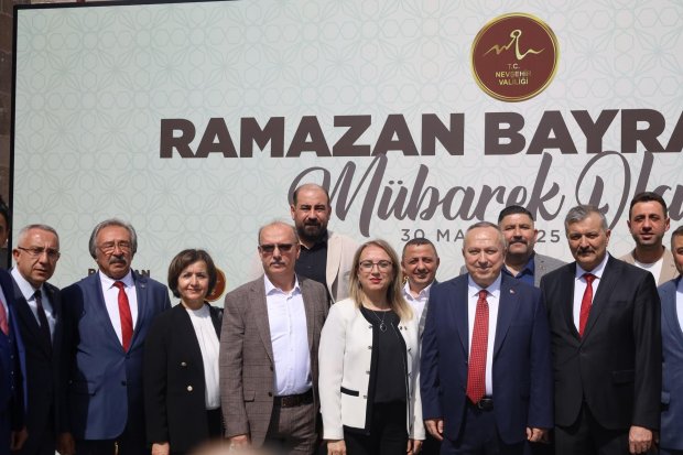 Belediye Başkanımız Sayın Mustafa Kenan Sarıtaş, Nevşehir Vilayetler Evi'nde gerçekleştirilen il protokolü bayramlaşma programına katıldı.