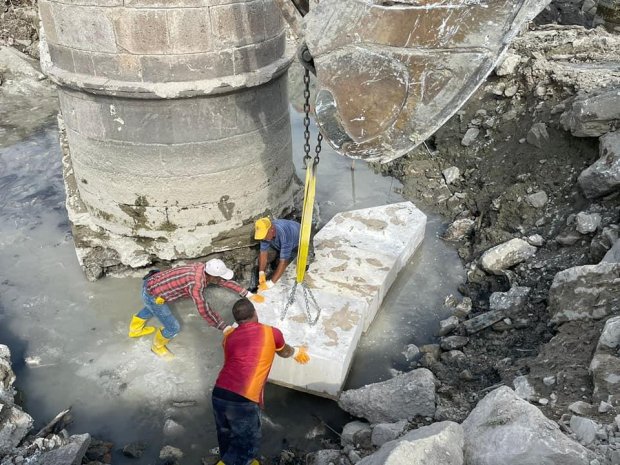 Belediye Başkanımız Tarihi Taş Köprü’müzde devam eden restorasyon çalışmalarını yerinde inceldi.
