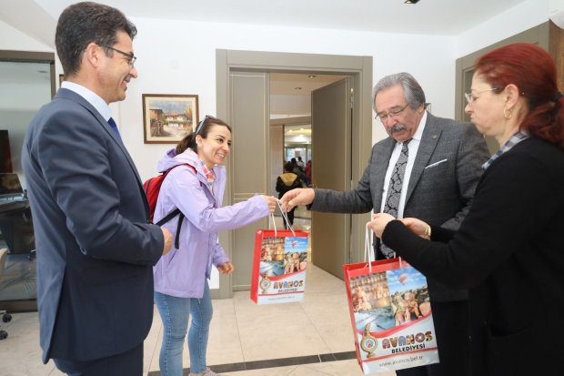 Alaeddin İlköğretim Okulu öğrencileri, Belediye Başkanımız Sn. Mustafa Kenan Sarıtaş’ı ziyaret ettiler.