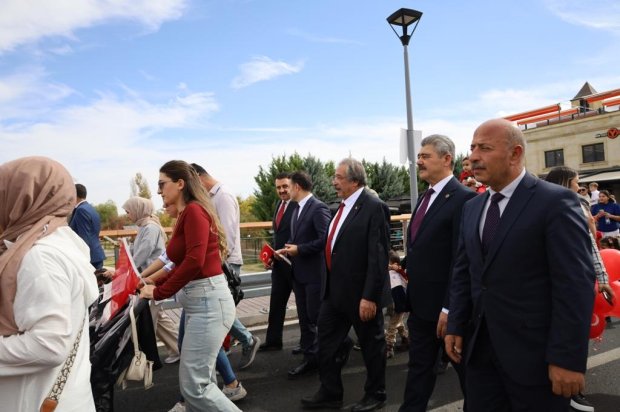 Cumhuriyetimizin 102. yılı etkinlikleri kapsamında, Avanos Mutlu Çocuk Anaokulu tarafından Cumhuriyet Korteji Yürüyüşü ve Çocuk Şenliği etkinliği düzenlendi.
