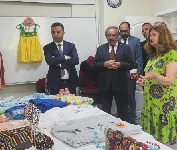 Hayat Boyu Öğrenme Haftası Etkinlikleri Kapsamında Yıl Sonu Sergisi Açılışı Yapıldı