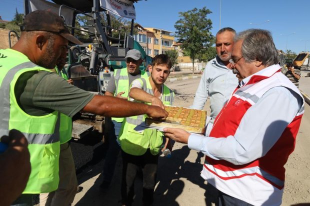 “Avanos’un Çehresini Değiştiren Hizmet: İnönü Caddesi’nde BSK Sıcak Asfalt Atımı Başladı”