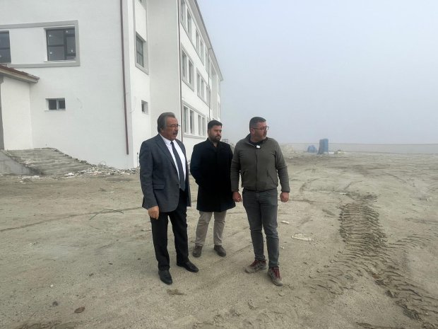 Belediye Başkanımız Sayın Mustafa Kenan Sarıtaş, belediyemiz tarafından ilçemiz genelinde yürütülen çalışmaları sahada kontrol etti.