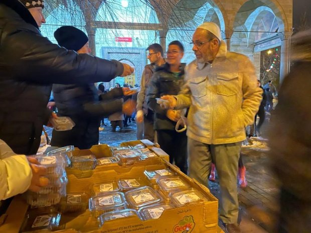 Belediyemizden Berat Kandili’nde Lokma İkramı