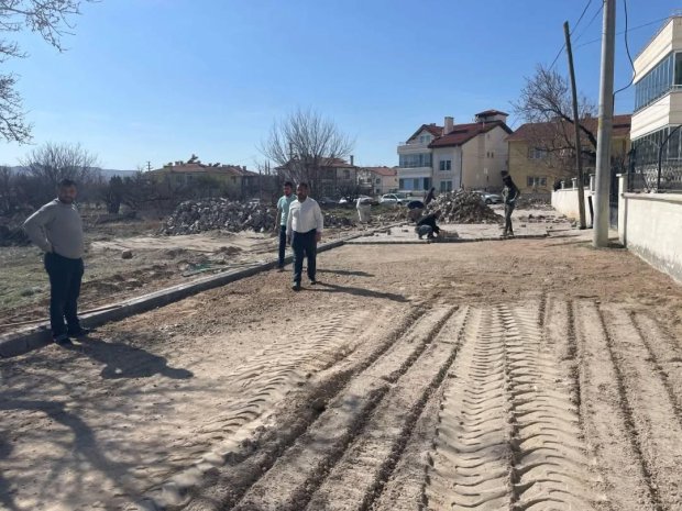 Belediye Başkanımız Sayın Mustafa Kenan Sarıtaş, kilit parke yol ve bordür çalışmalarını inceledi.