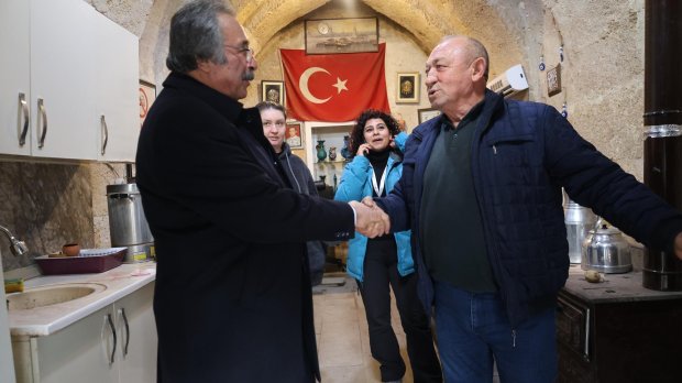 BELEDİYE BAŞKANIMIZ ÇARŞI MERKEZİNDE VATANDAŞLARIMIZIN BAYRAMLARINI KUTLADI