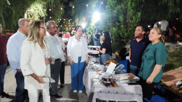 Nevşehir Milletvekilimiz Sn. Prof. Dr. Filiz Kılıç, Belediye Başkanımız ile birlikte Avanos Geleneksel Halk Panayırını ve Kadın Emek Stantlarını ziyaret etti.