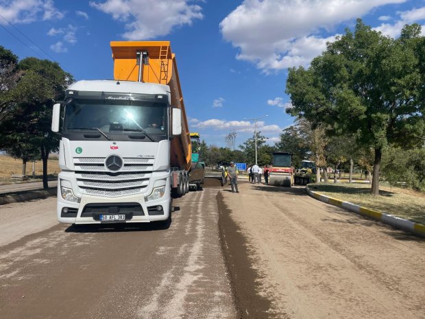 Eski Cezaevi Kavşağı ile Taşköprü arasının sıcak asfalt yapımı başlamıştır. Hayırlı uğurlu olsun.